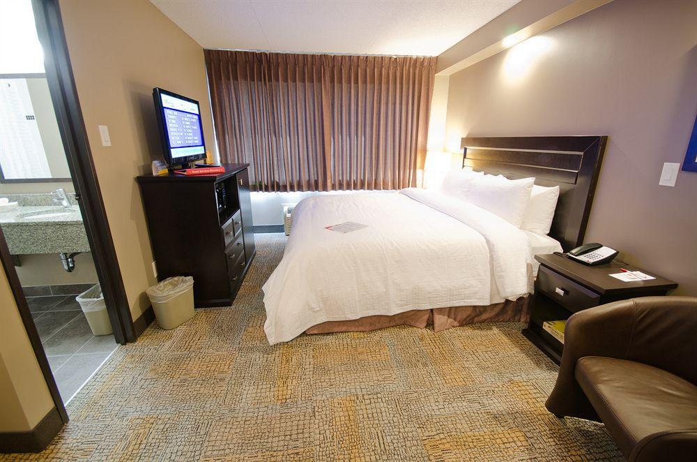 Express By Canad Inns Winnipeg Exterior photo