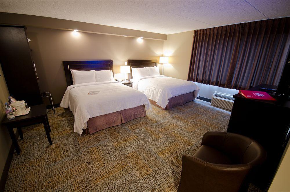 Express By Canad Inns Winnipeg Exterior photo